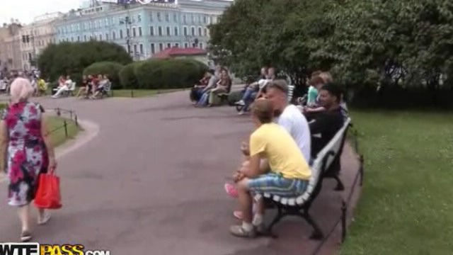 Снял красотку и трахнул в кустах Снял красотку и трахнул в кустах