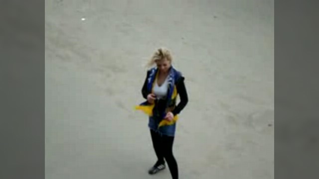 Покажи фанатам сиськи Покажи фанатам сиськи